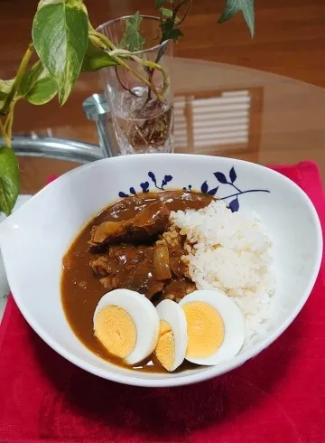 牛すじカレー専門店。じっくり煮込んだ柔らか牛すじを召し上がれ